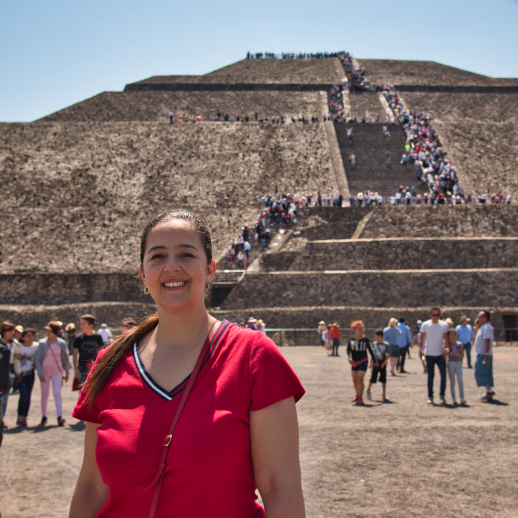 Lina Dominguez Teotihuacan pirámide del Sol